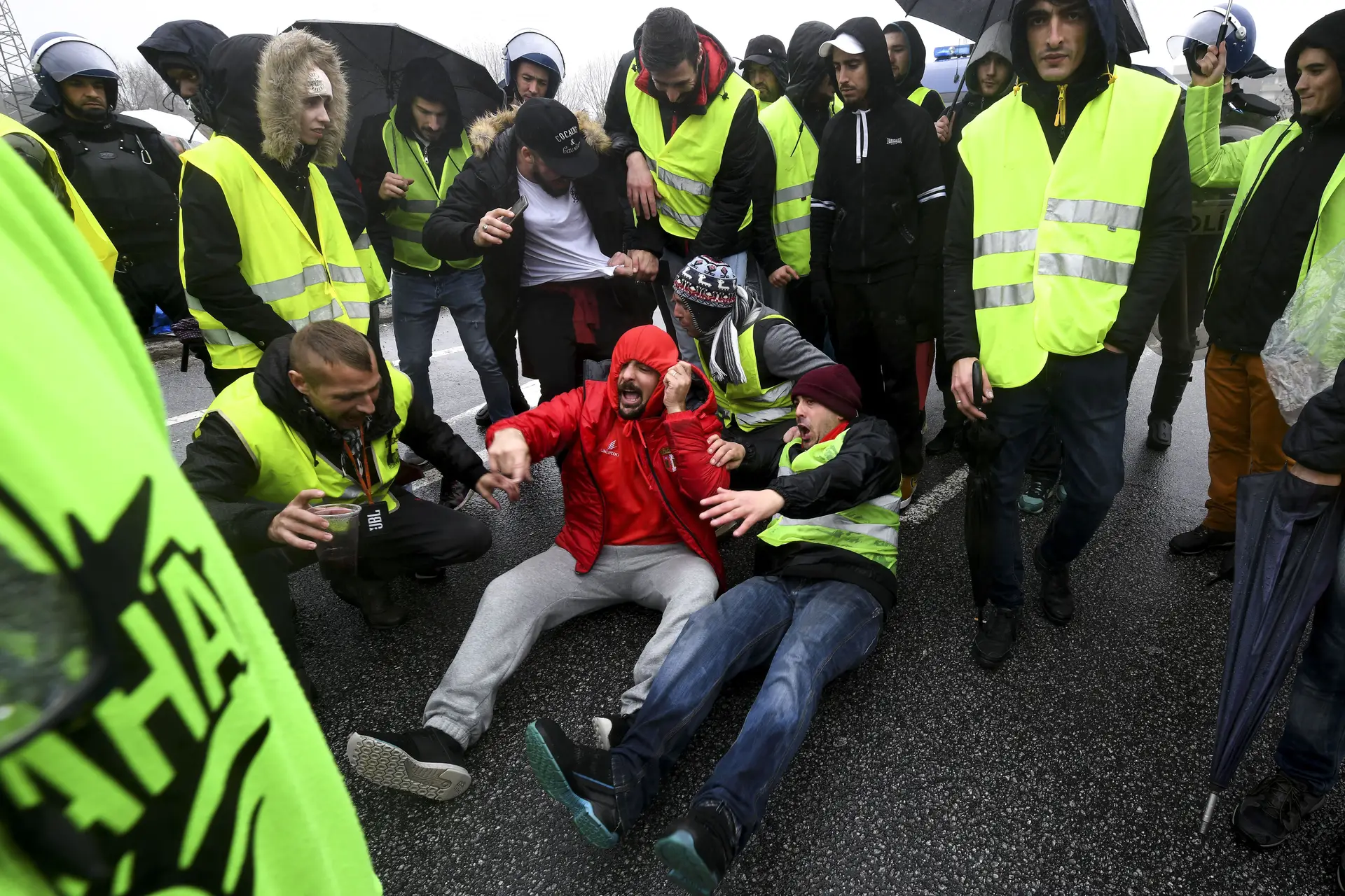 Conselho da Europa pede respeito pelos direitos humanos dos "coletes amarelos"