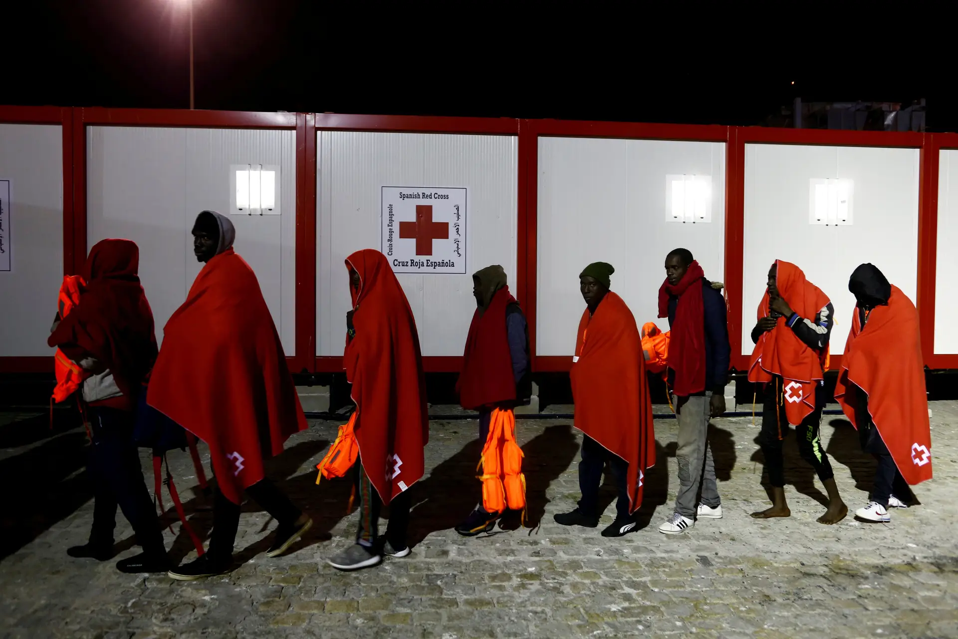 Espanha aceita navio com 300 migrantes após recusas de Malta e Itália