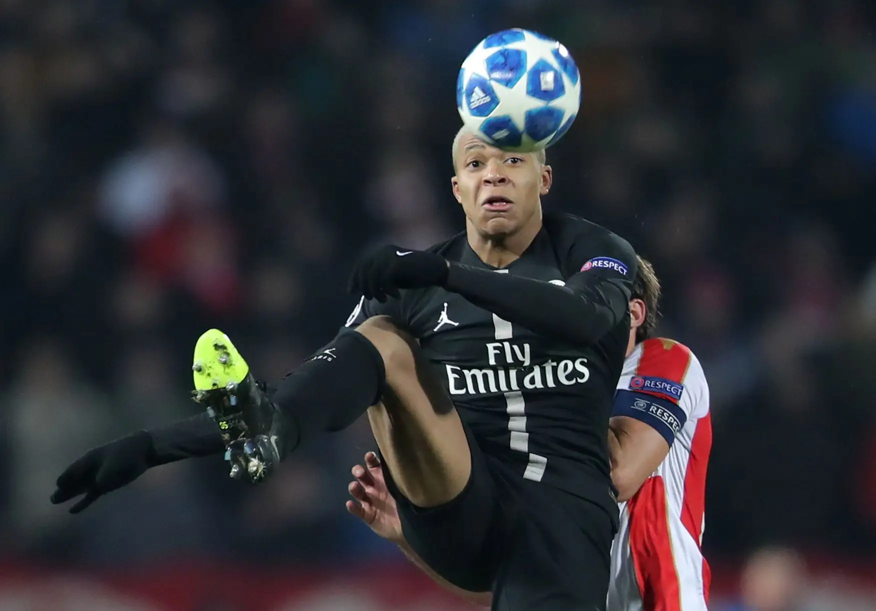 Mbappé eleito o futebolista francês do ano pela France Football
