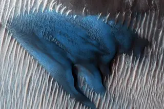 Azul ou cinzenta? De que cor é afinal a duna fotografada no Planeta Marte