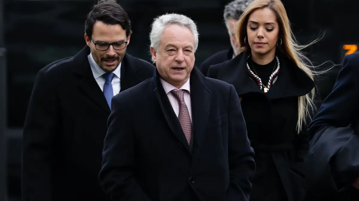 O ex-presidente do Instituto de Registos e Notariado, António Figueiredo, à chegada para a leitura do acórdão do processo Vistos Gold no Campus da Justiça, em Lisboa.