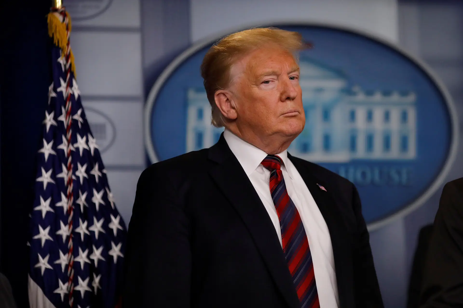 Maioria democrata no Congresso dos EUA começa a pressionar impugnação de Trump
