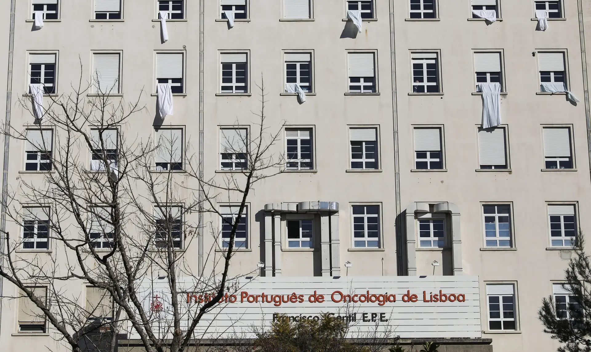 Doentes com cancro morreram à espera de exames