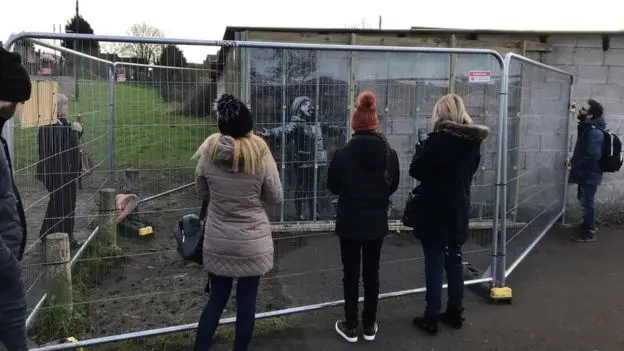 Obra de Banksy ou “bomba” de responsabilidade?