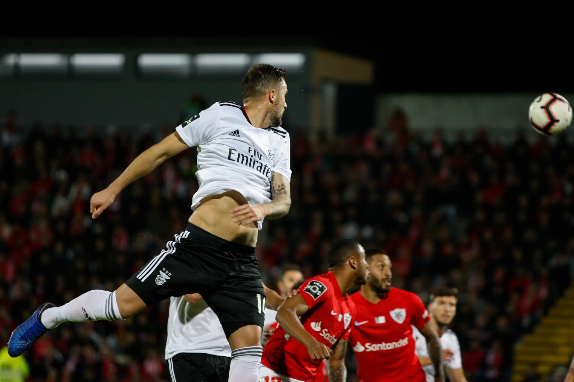 Benfica recupera 2.º lugar