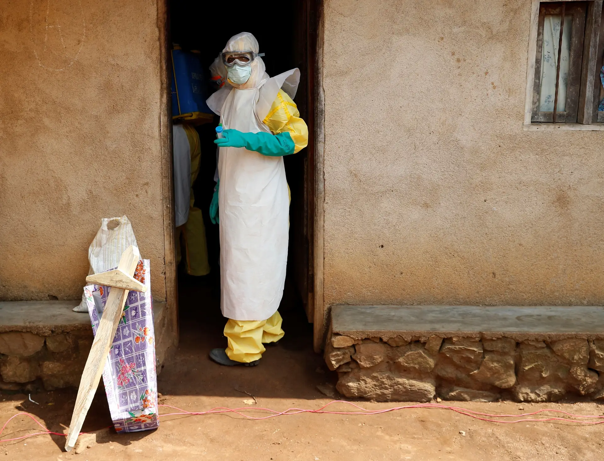 OMS autoriza experimentação de vacina contra Ébola na RD Congo