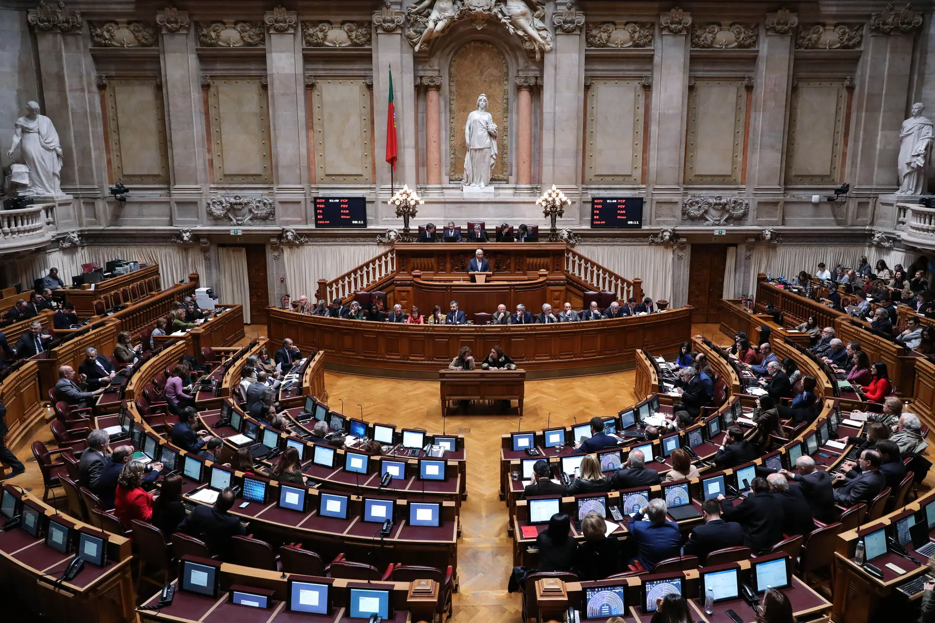 CTT: partidos reagem às justificações de Pedro Nuno Santos