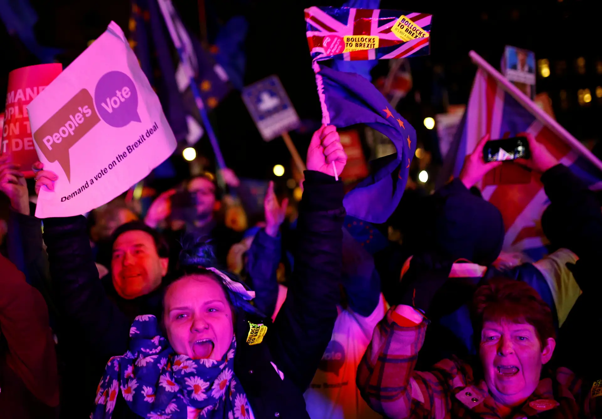 A festa dos britânicos após o chumbo do acordo para o Brexit