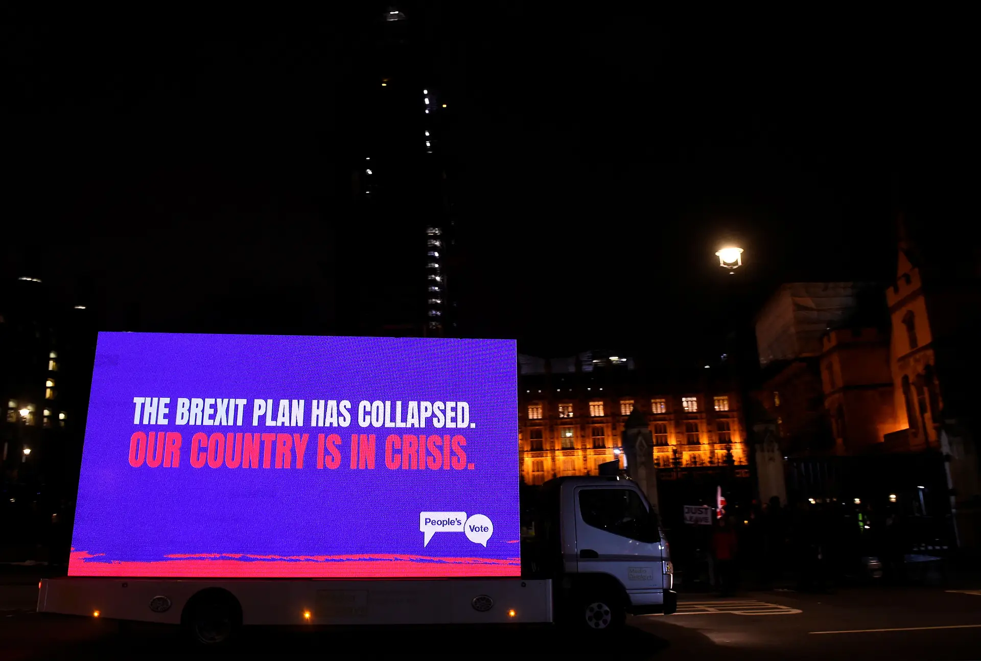 Parlamento britânico chumba acordo para o Brexit