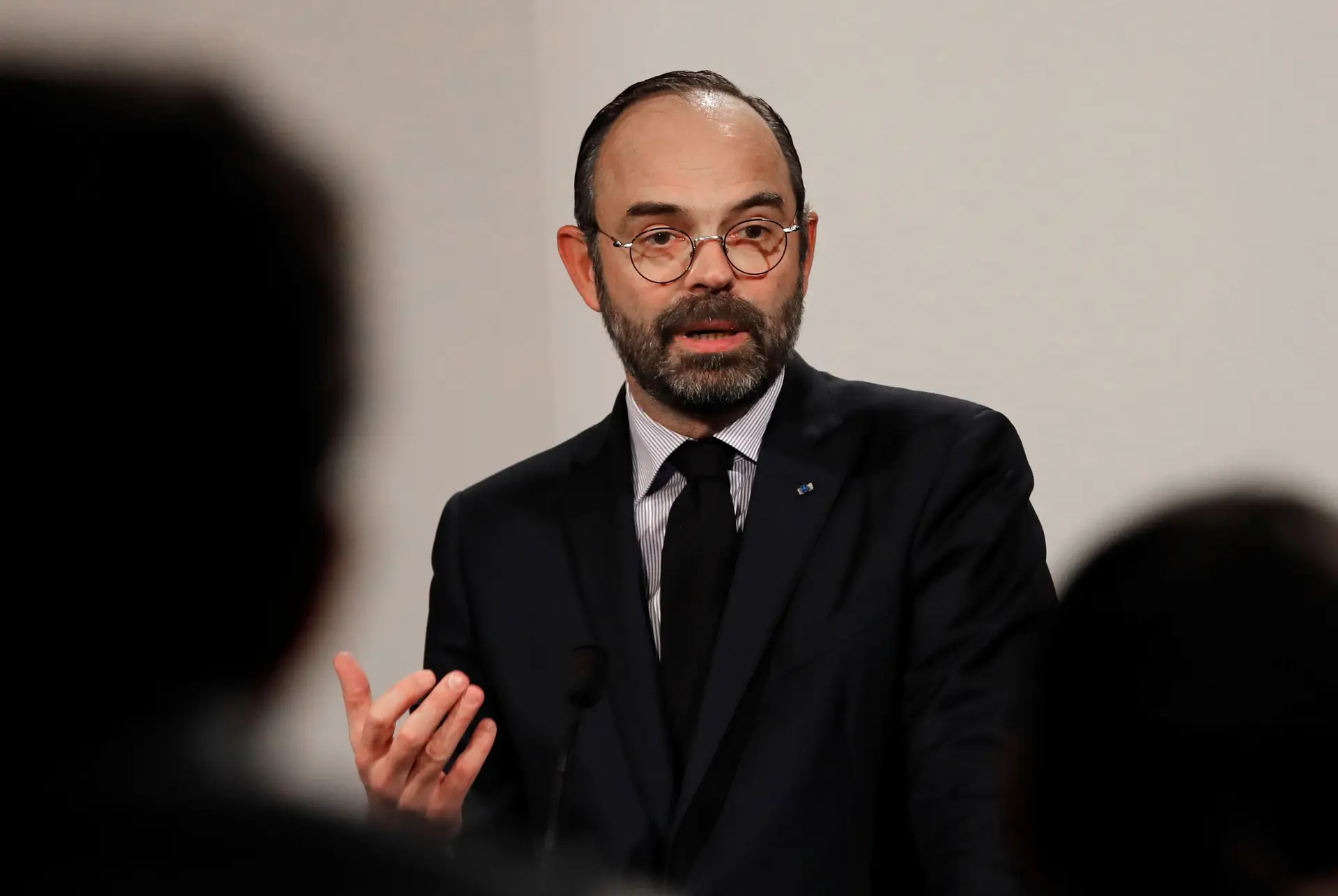 Coletes amarelos: Governo francês anuncia redução dos impostos