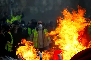 Mais de oito mil detidos em três meses de coletes amarelos em França