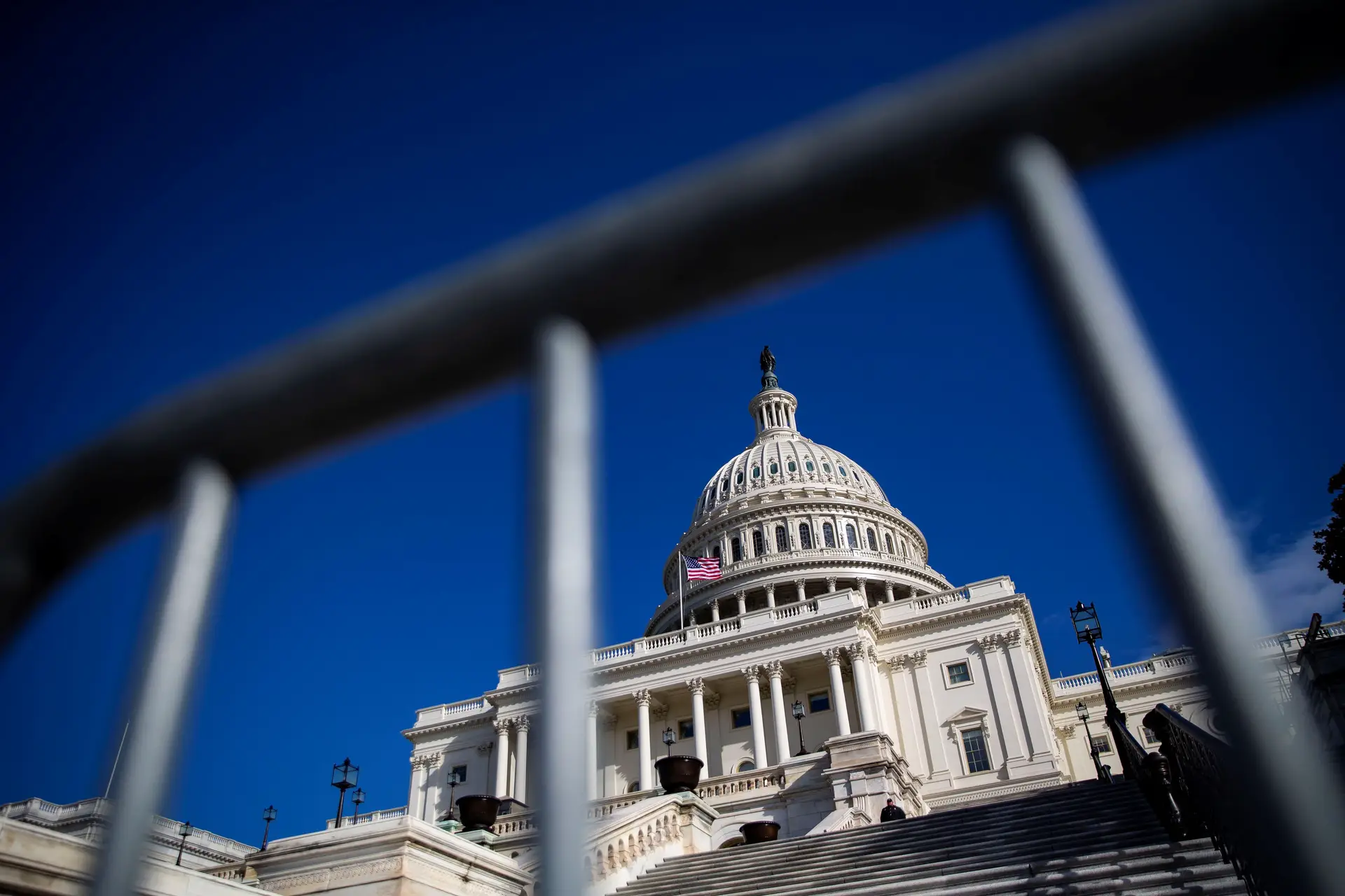 Congressistas dos EUA tentam resolver shutdown sem interferência de Trump