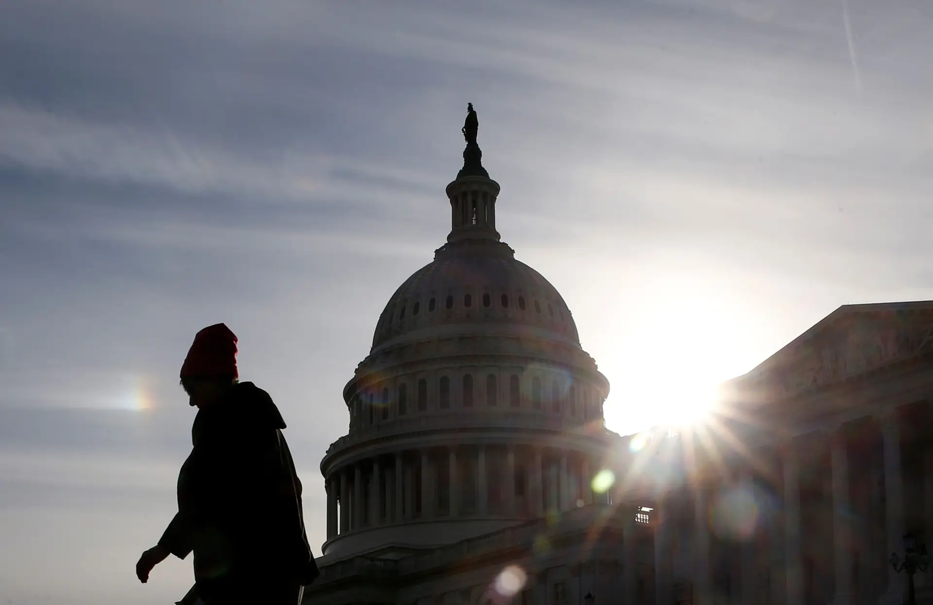 Senado dos EUA vota hoje conjunto de leis para desbloquear shutdown