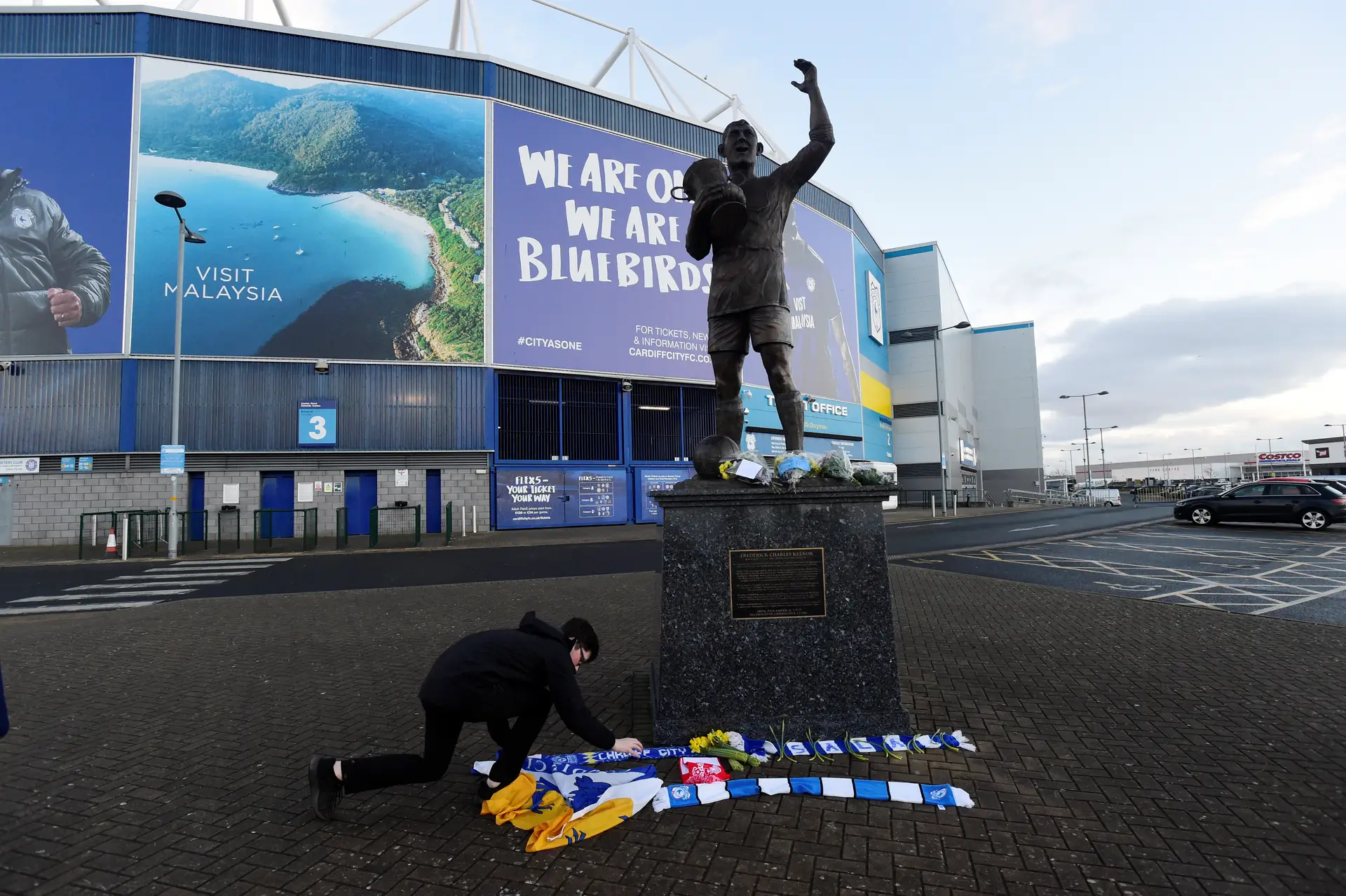 Cardiff City tem de pagar seis milhões de euros ao Nantes por Emiliano Sala  - SIC Notícias