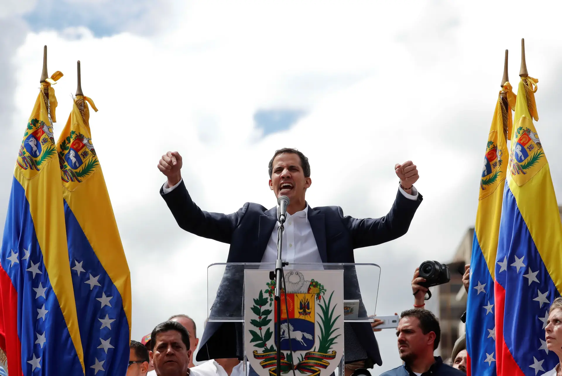 Líder da oposição declara-se Presidente interino da Venezuela