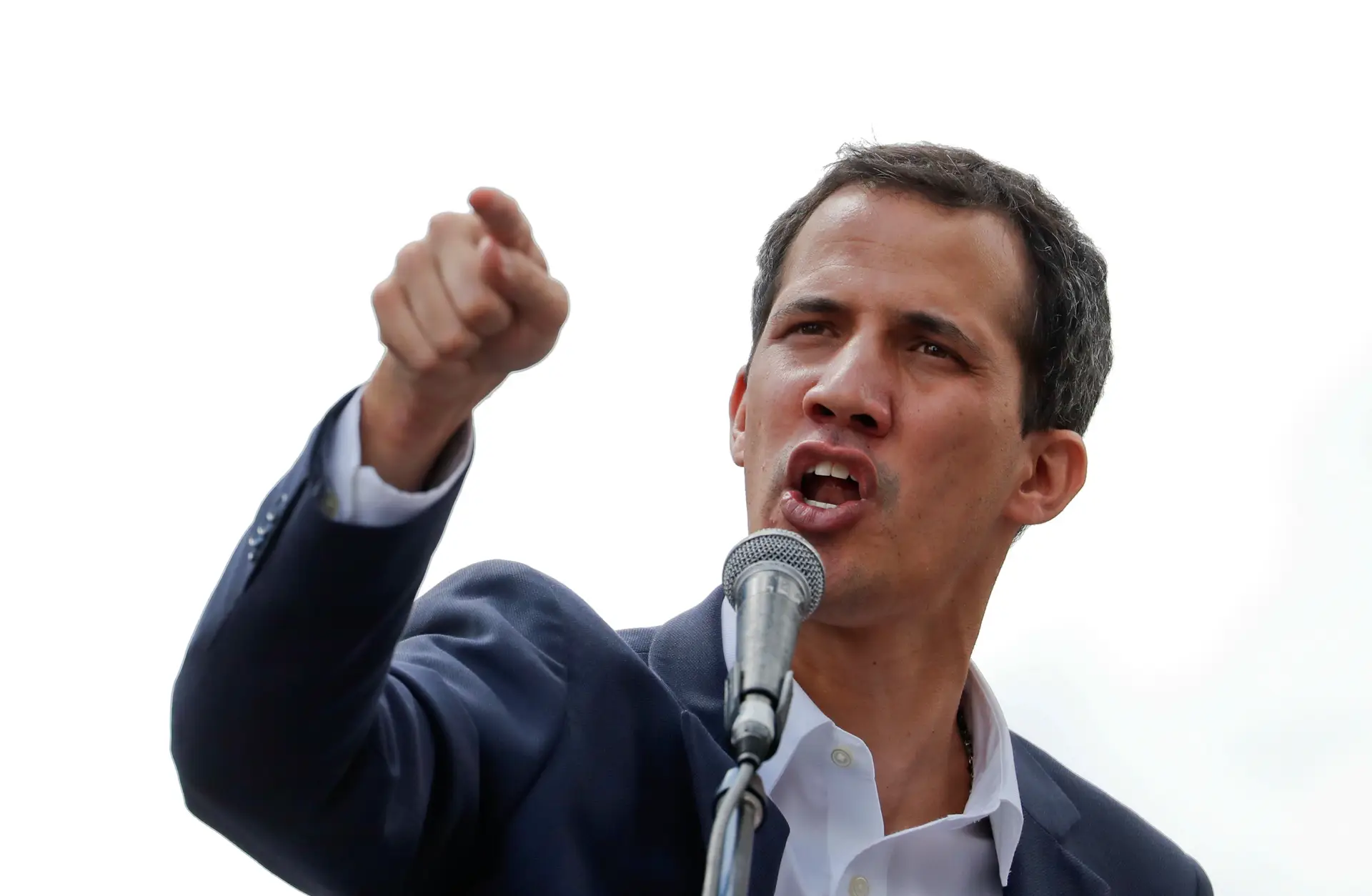 Juan Guaidó estudou engenharia na Universidade Católica de Caracas e fez a pós-graduação em gestão pública na universidade de George Washington, nos Estados Unidos, e no Instituto de Estudos Superiores de Administração da capital venezuelana.