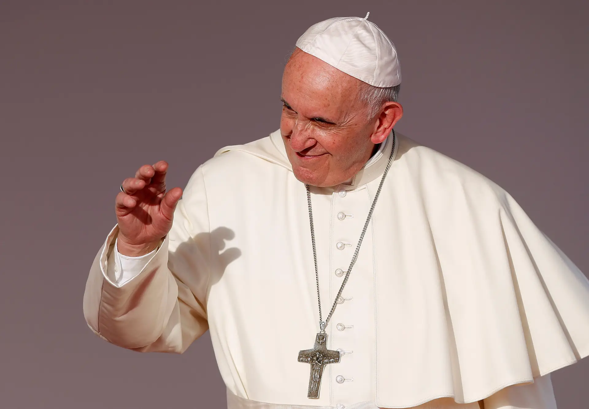Papa pede que redes sociais evoluam do like para o ámen