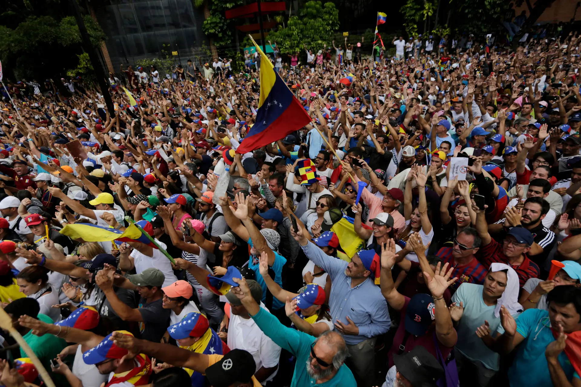 Austrália pondera apoiar Guaidó, Japão diz que Venezuela deve "recuperar a democracia"