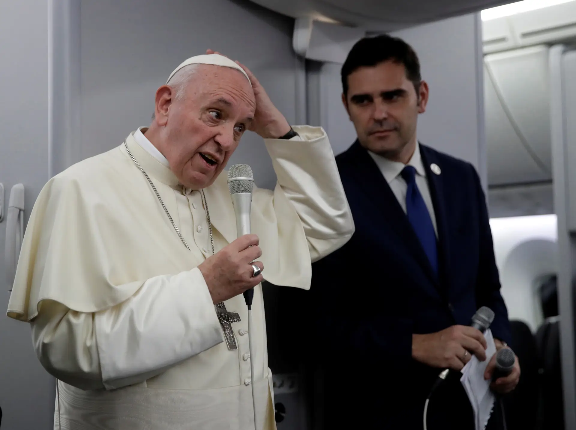 Papa rejeita acabar com celibato dos sacerdotes