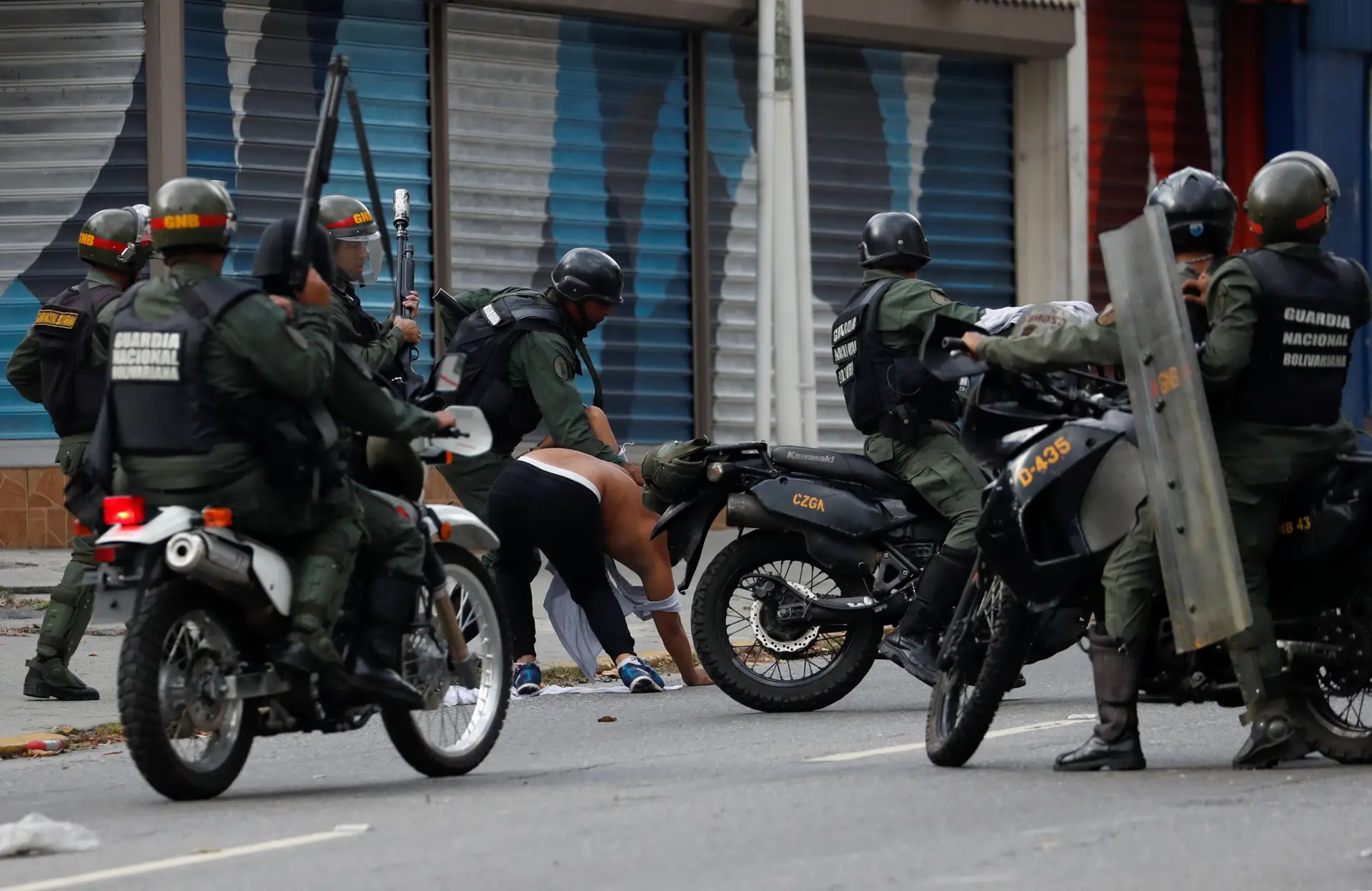 Quase 800 detidos numa semana de protestos na Venezuela