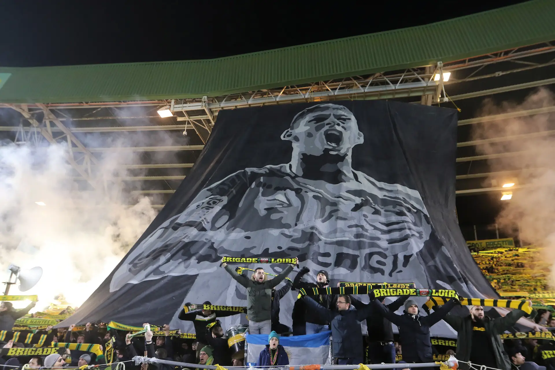 Jogo Nantes-Saint-Etiénne foi interrompido para homenagem a Emiliano Sala