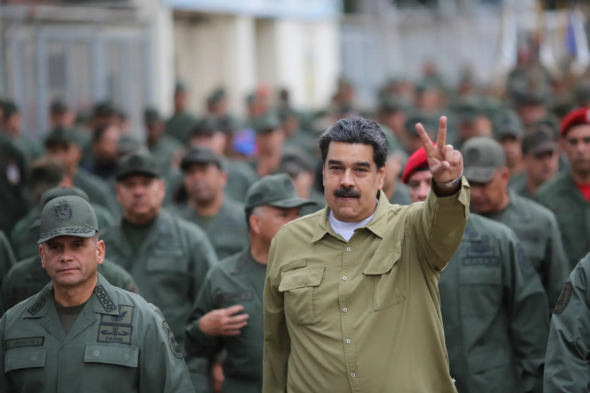 Maduro rejeita convocar eleições ou abandonar o poder
