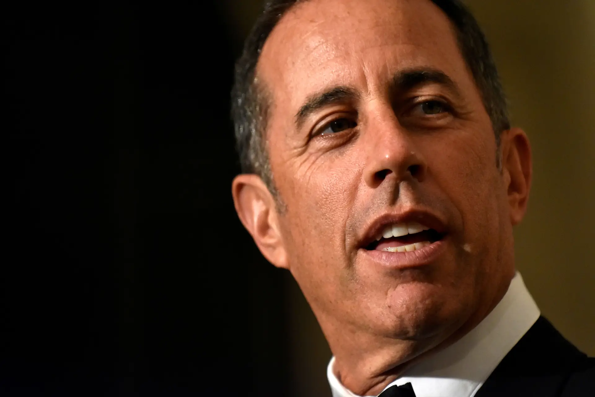 Discurso de Jerry Seinfeld em graduação nos EUA provoca protesto contra o seu apoio a Israel