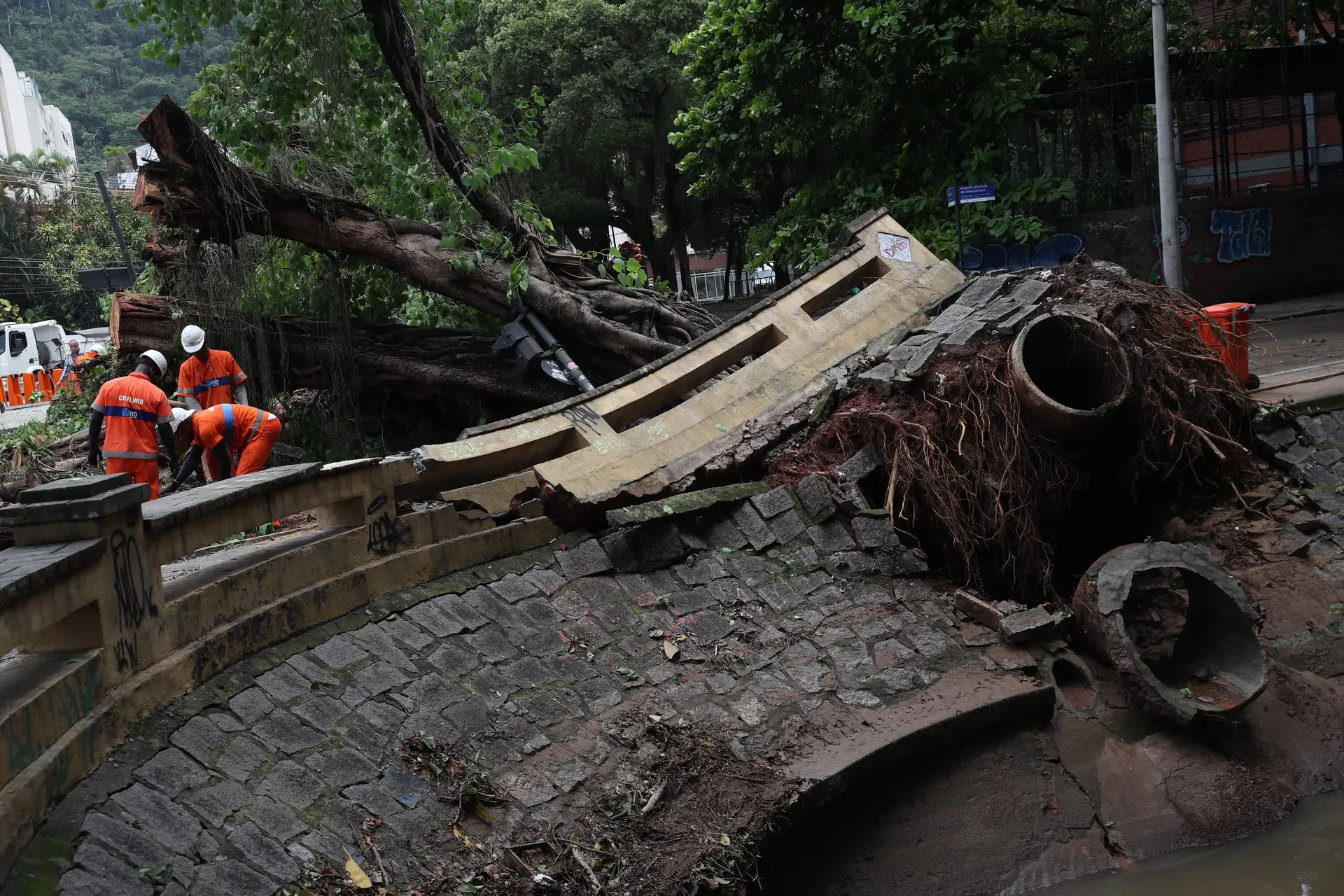 Sobe Para Cinco O Número De Mortos Em Temporal No Rio De Janeiro Sic