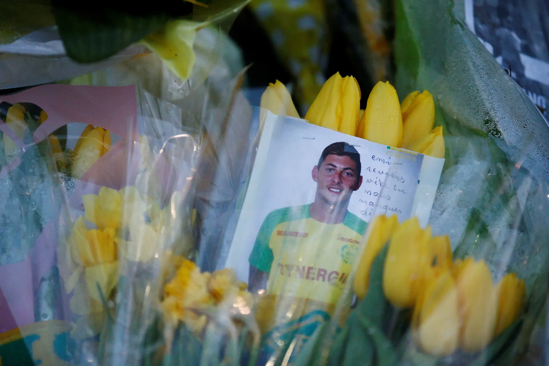 Cardiff City tem de pagar seis milhões de euros ao Nantes por Emiliano Sala  - SIC Notícias