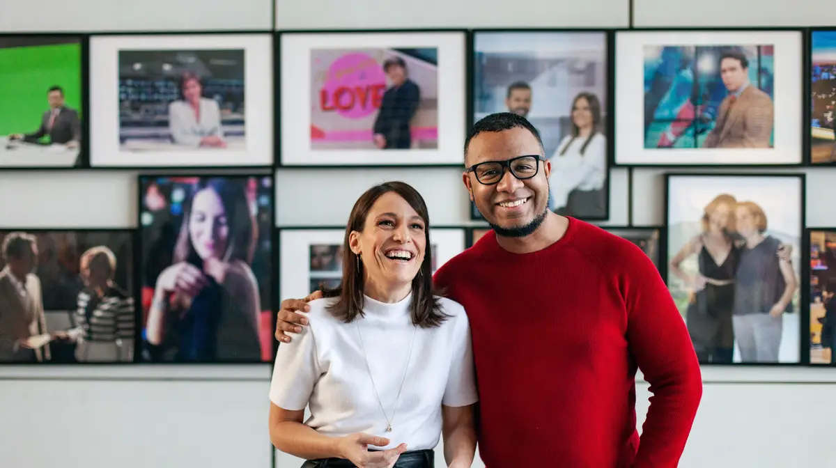Fadista Carminho e rapper Boss AC antes de atuarem na festa de inauguração das novas instalações do grupo Impresa