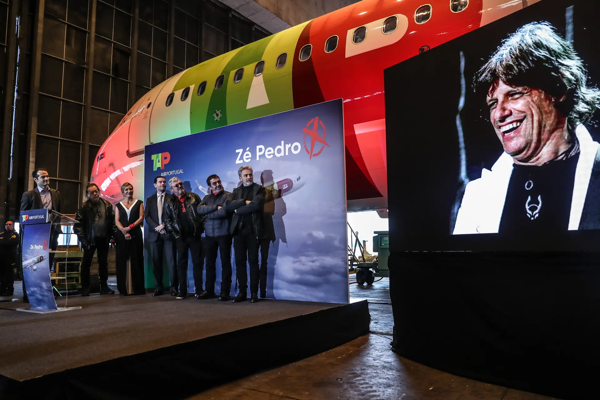 "Queria ter um avião" cantam os Xutos & Pontapés. Zé Pedro já tem um