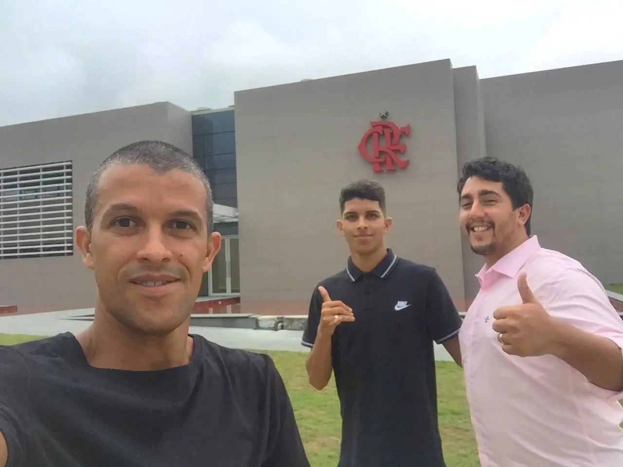 Jogador do Flamengo relata que incêndio começou no seu quarto