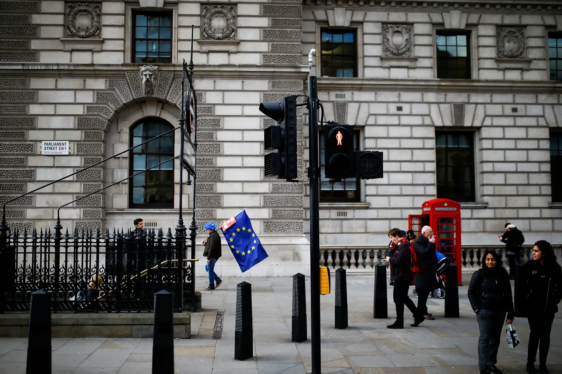 Libra atinge mínimos históricos após receios sobre o Brexit