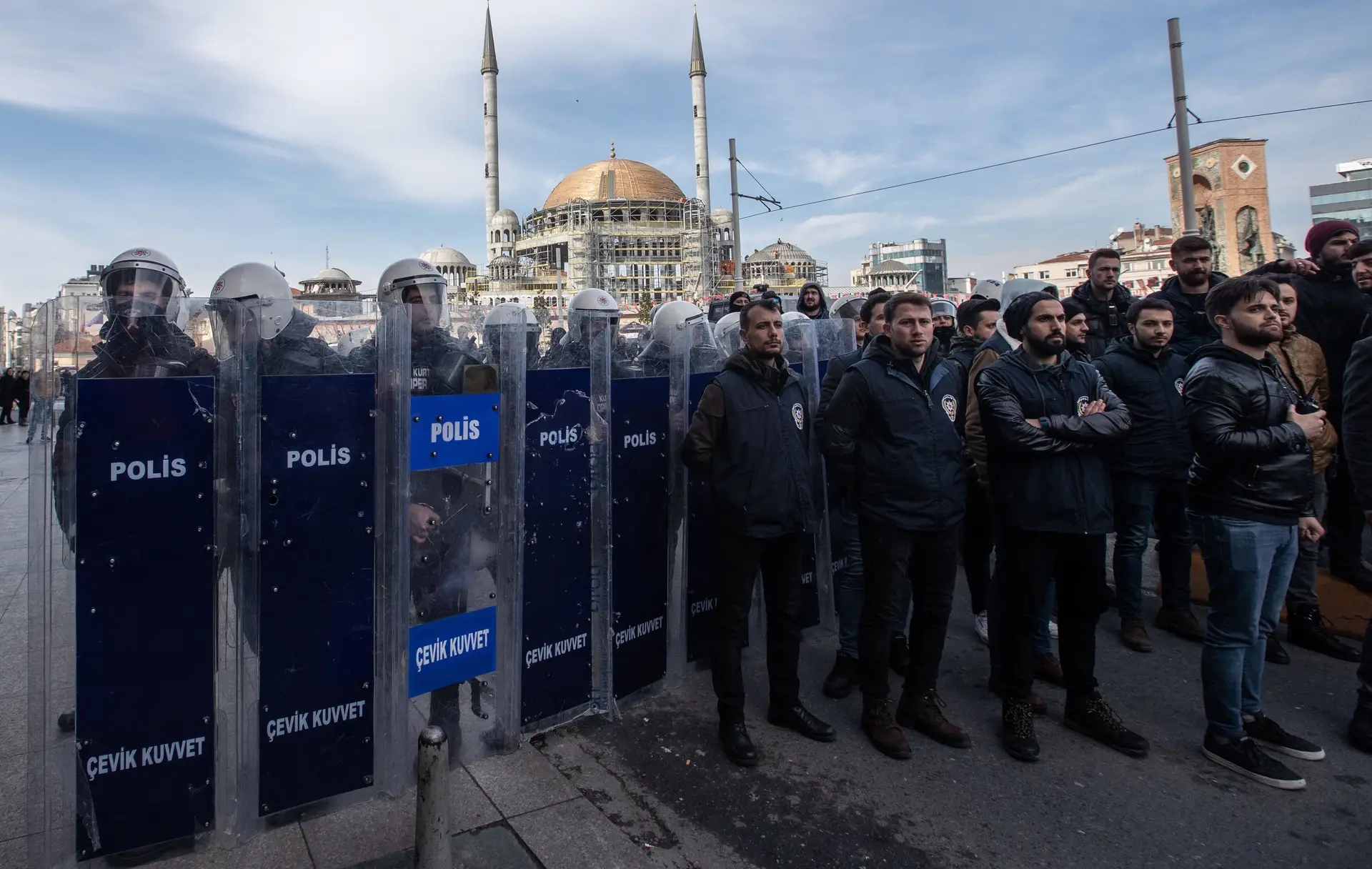 Turquia ordena prisão de 1112 pessoas associadas a golpe de Estado falhado