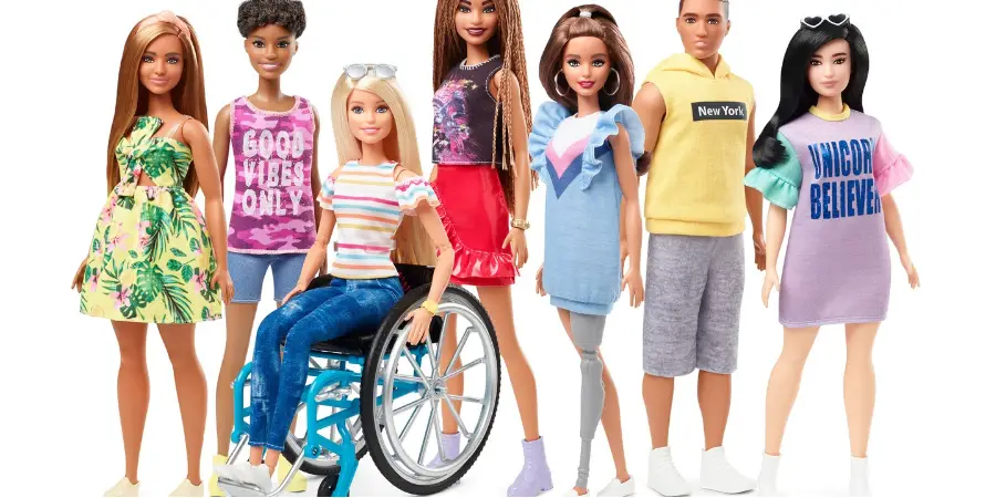 A nova Barbie em cadeira de rodas e com prótese