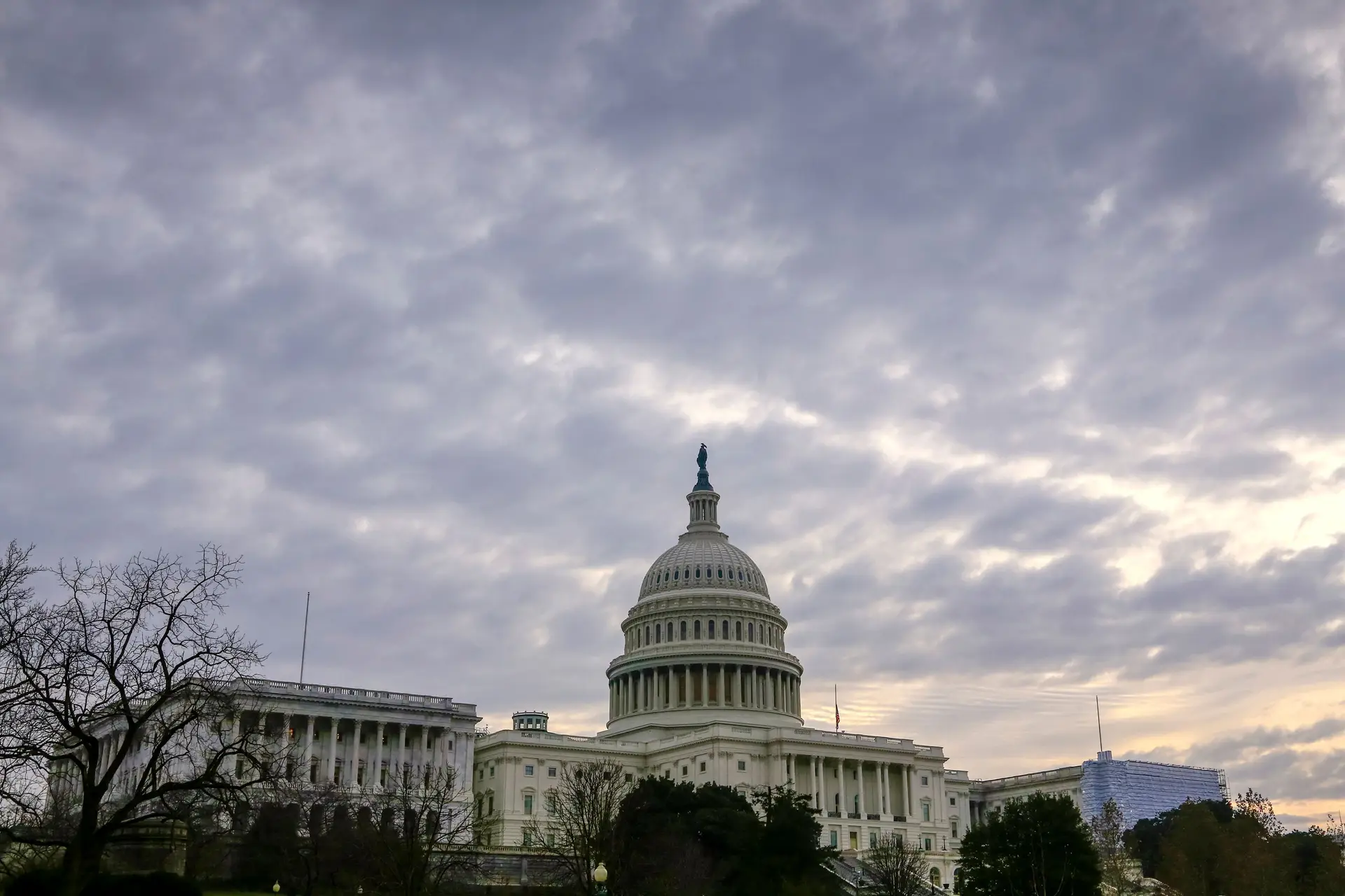 Congresso dos EUA aprova fundos e evita nova paralisação parcial do Governo