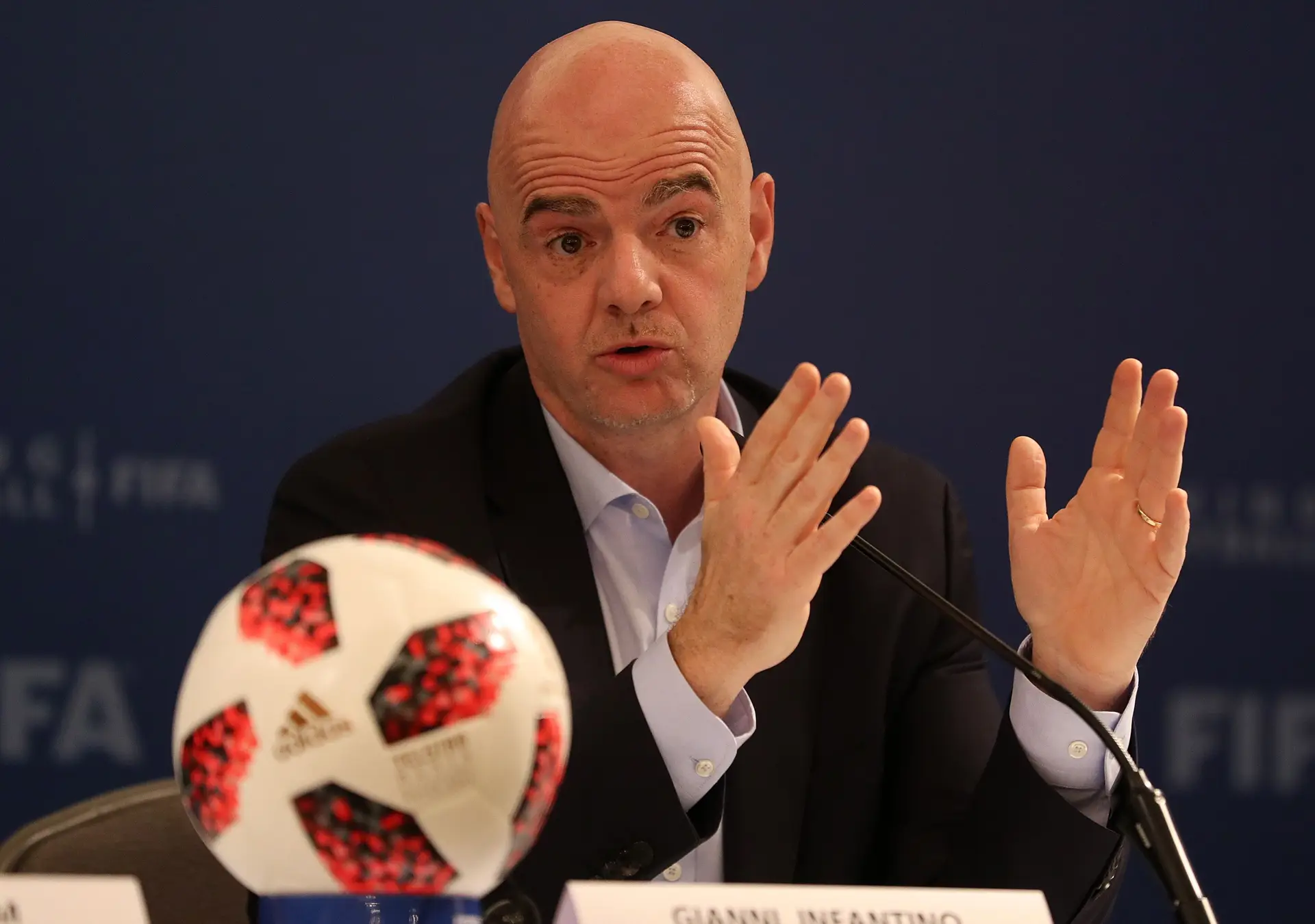 FIFA doa 9 M€ à OMS e apela à contribuição dos futebolistas