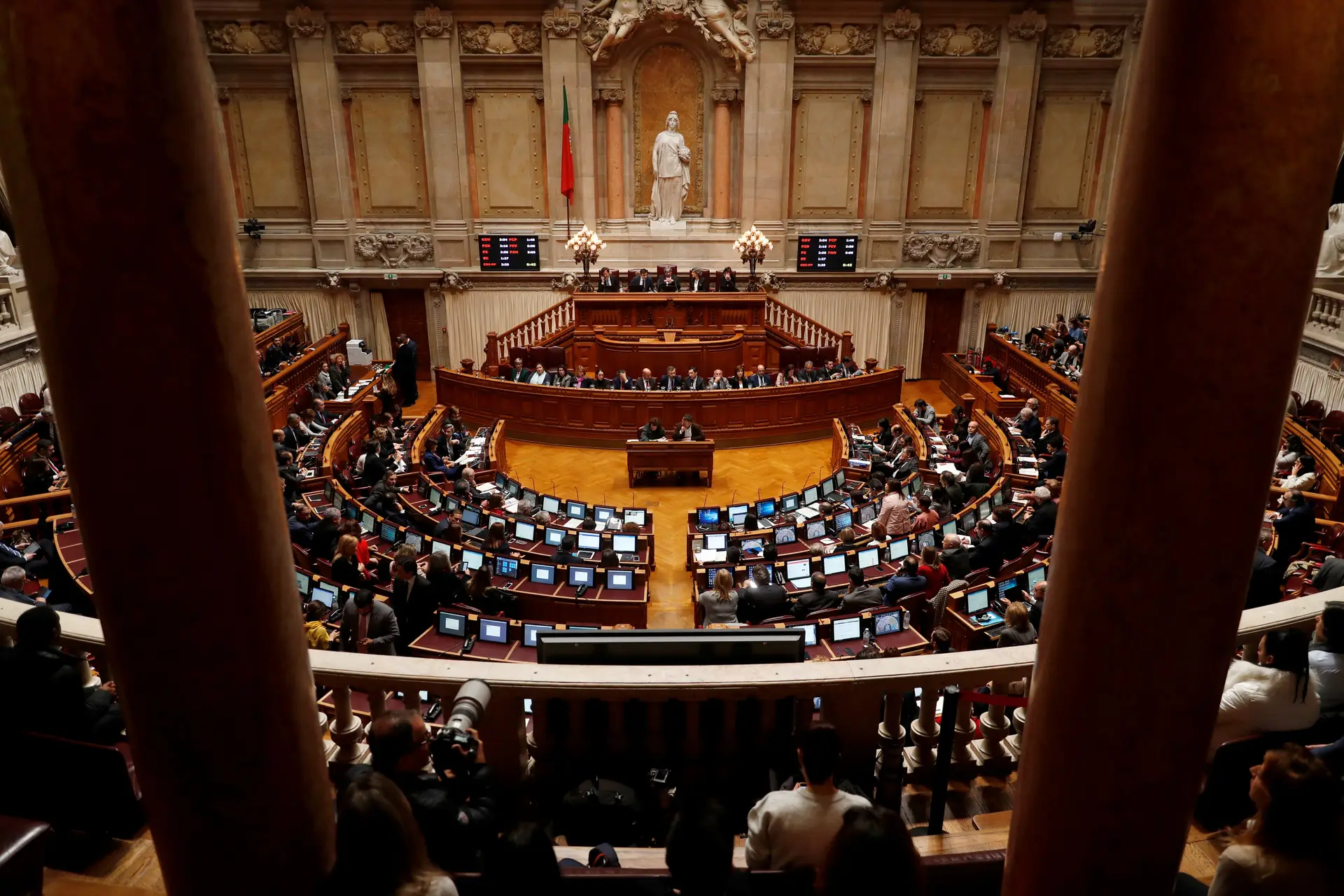 Parlamento aprova fim dos plásticos para pão, fruta e legumes
