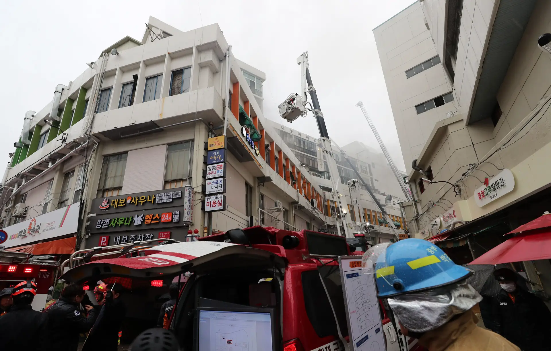 Pelo menos dois mortos e 50 feridos em incêndio numa sauna na Coreia do Sul