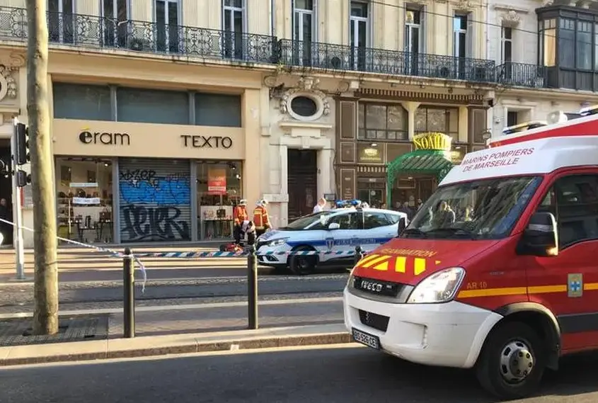 Um ataque com uma arma branca em Marselha fez quatro feridos. O atacante foi morto a tiro pela polícia.