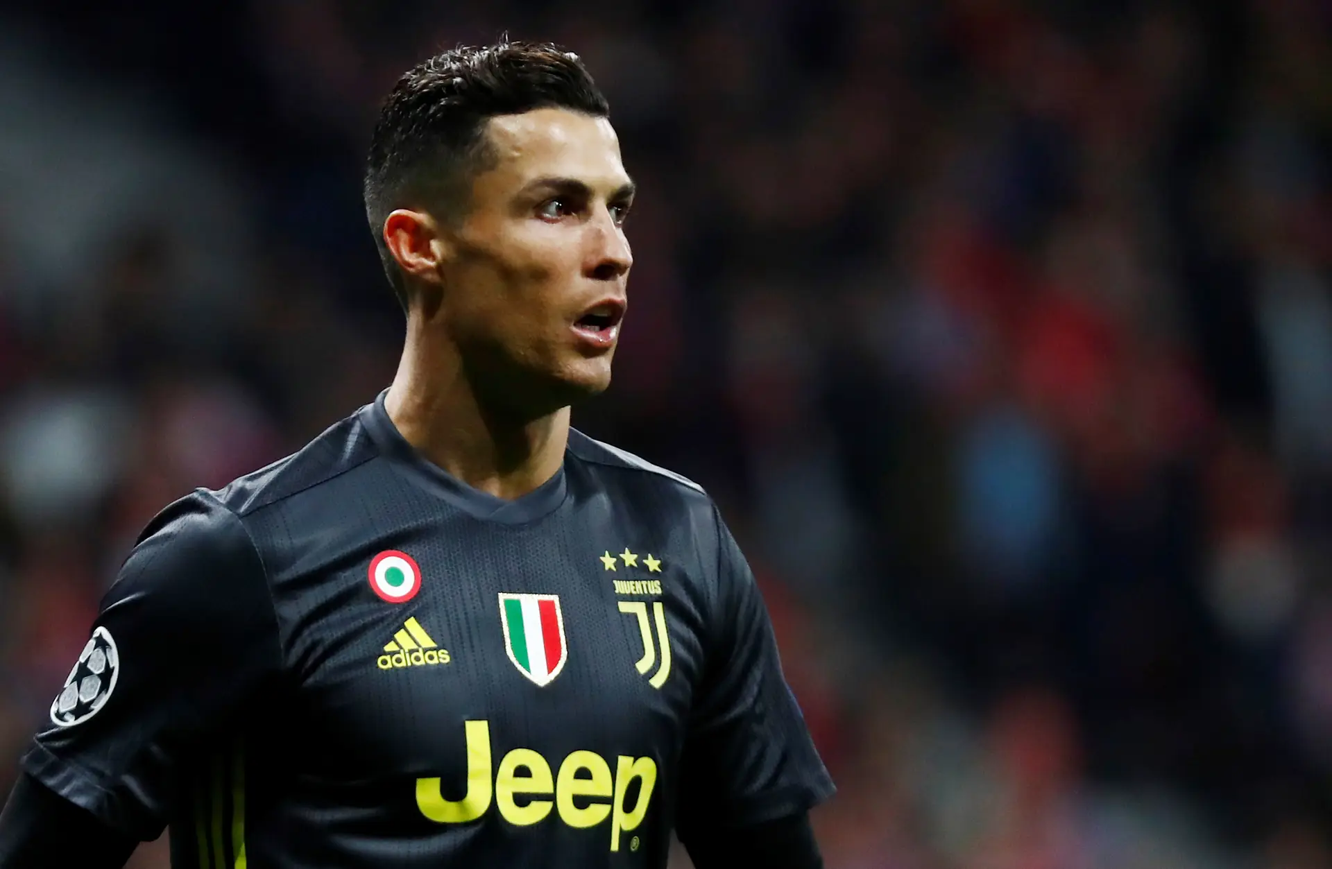 Cristiano Ronaldo fica no banco de suplentes frente à Udinese