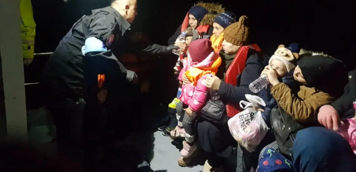 Polícia Marítima portuguesa resgatou 27 migrantes na Grécia, 11 são crianças