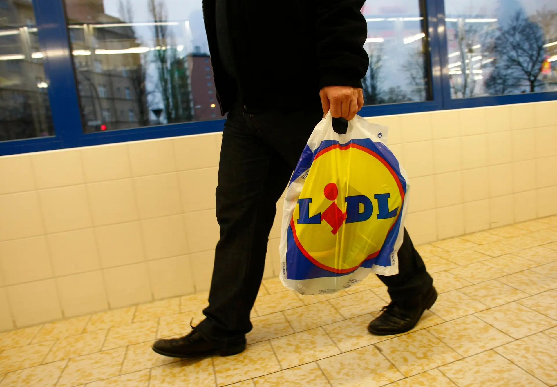 Lidl Portugal contrata 500 trabalhadores para dar resposta à maior procura