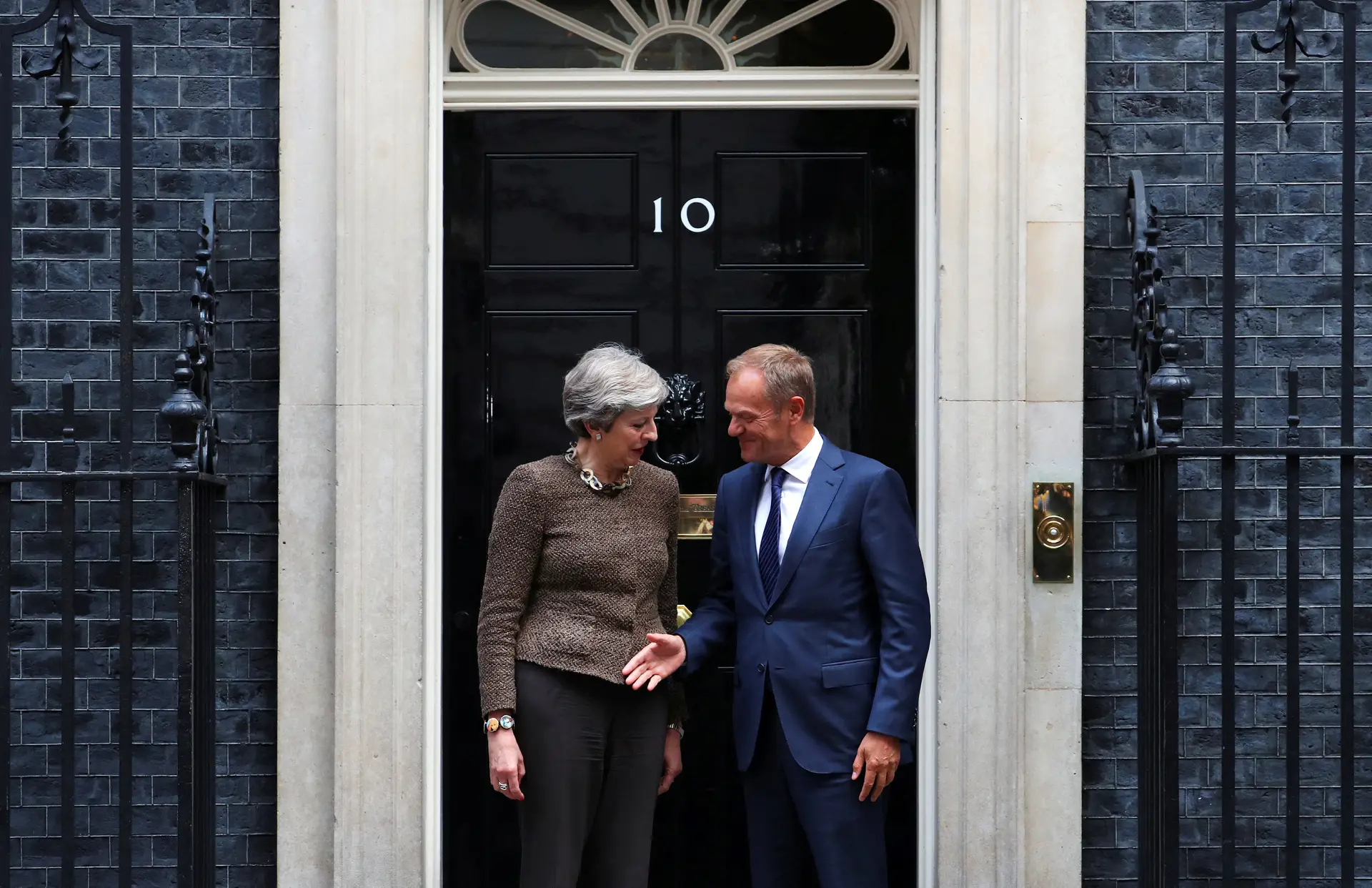 Tusk e May reúnem-se este domingo no Egito