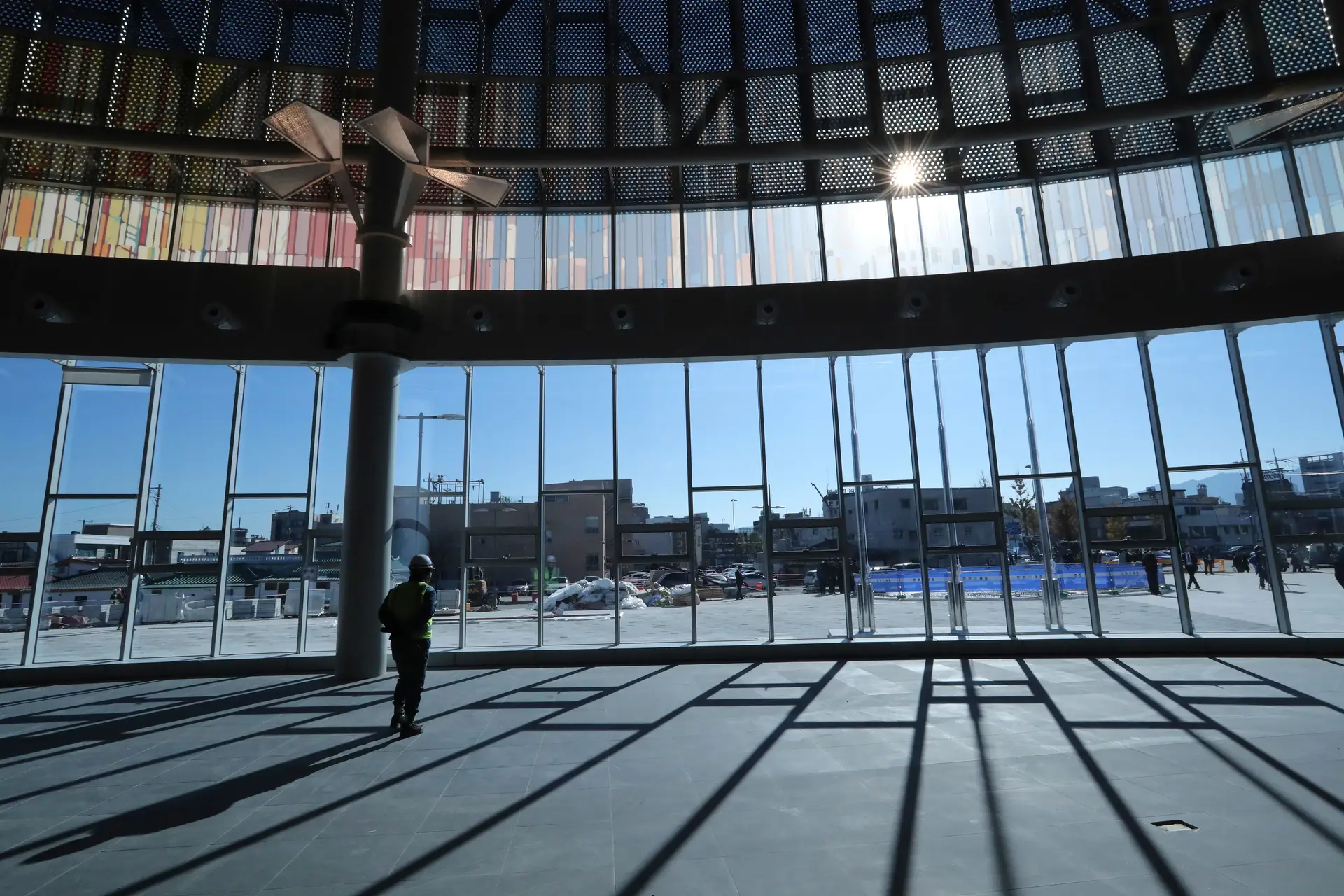 Família angolana com 4 crianças vive há dois meses no aeroporto da Coreia do Sul