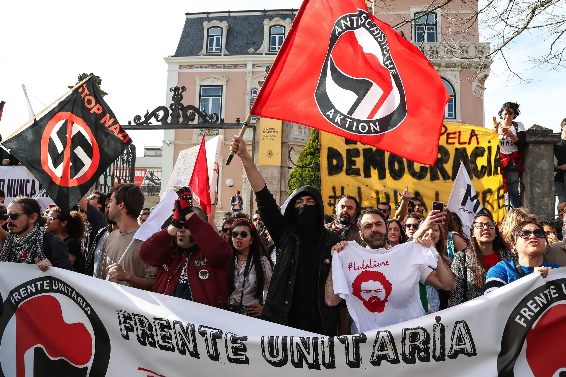 Antifascistas abafam manifestação do PNR contra Jean Wyllys