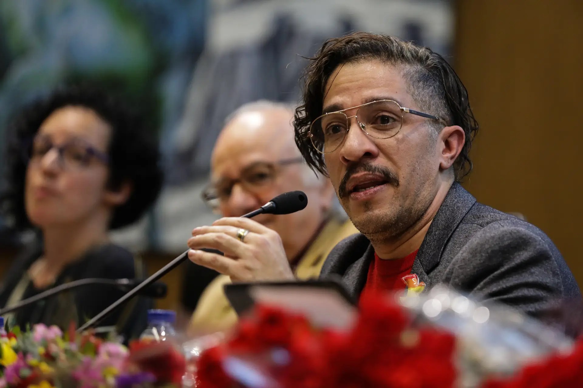 Jean Wyllys diz que está a construir-se uma nova junta militar para governar o Brasil