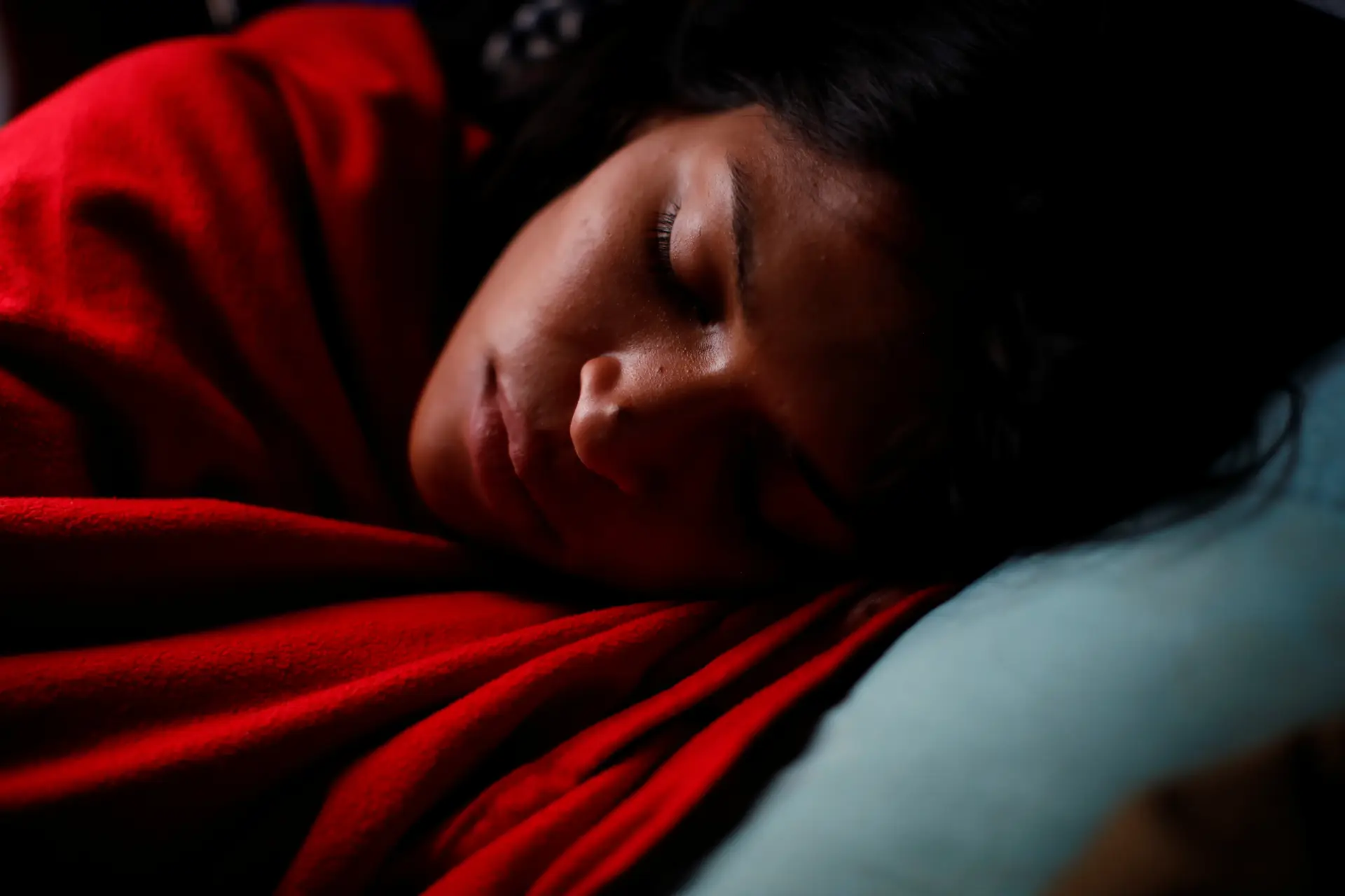 Cientistas defendem que "dormir como uma pedra" potencia limpeza do cérebro