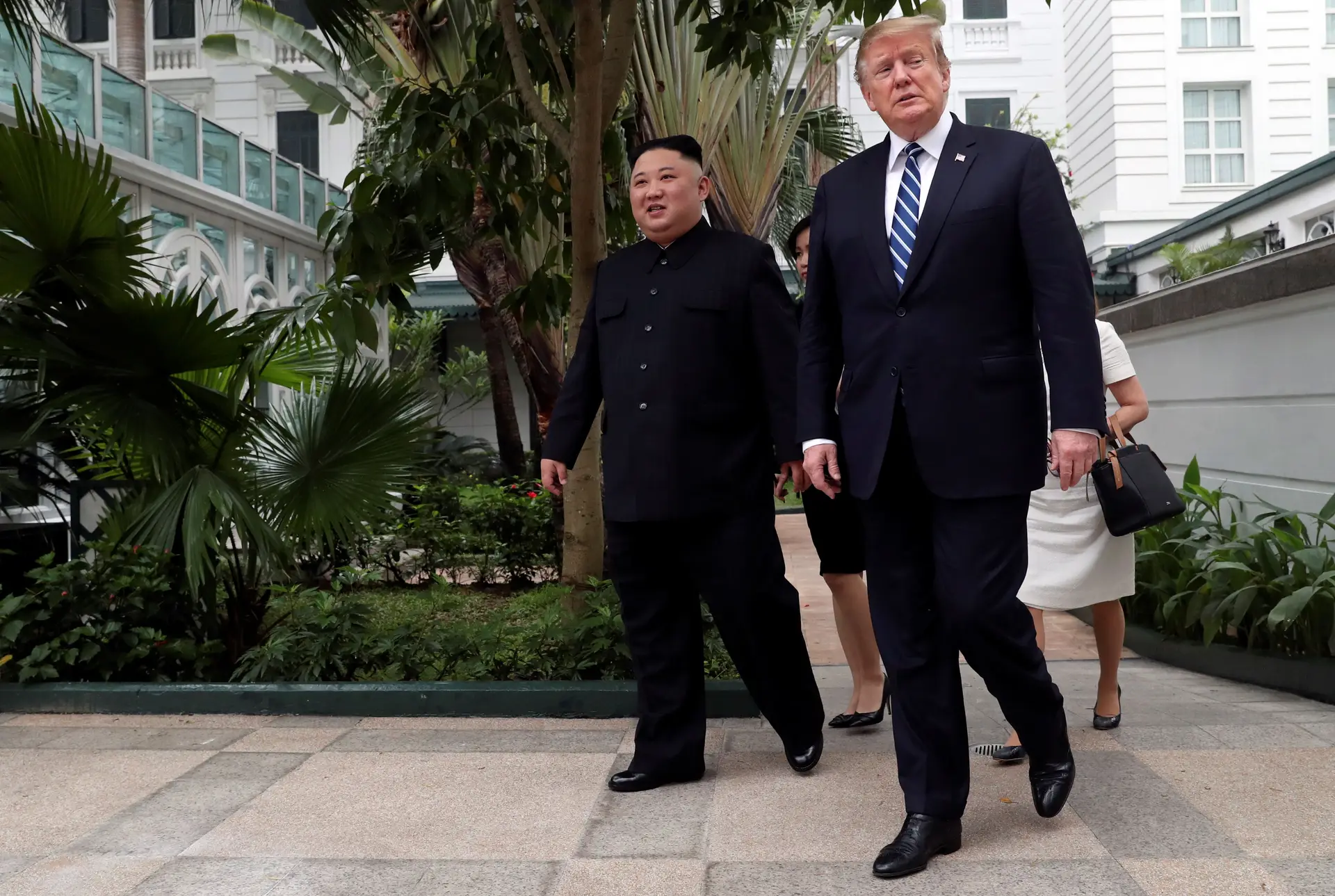 Donald Trump e Kim Jong-un durante a segunda cimeira conjunta, em Hanói, no Vietname.