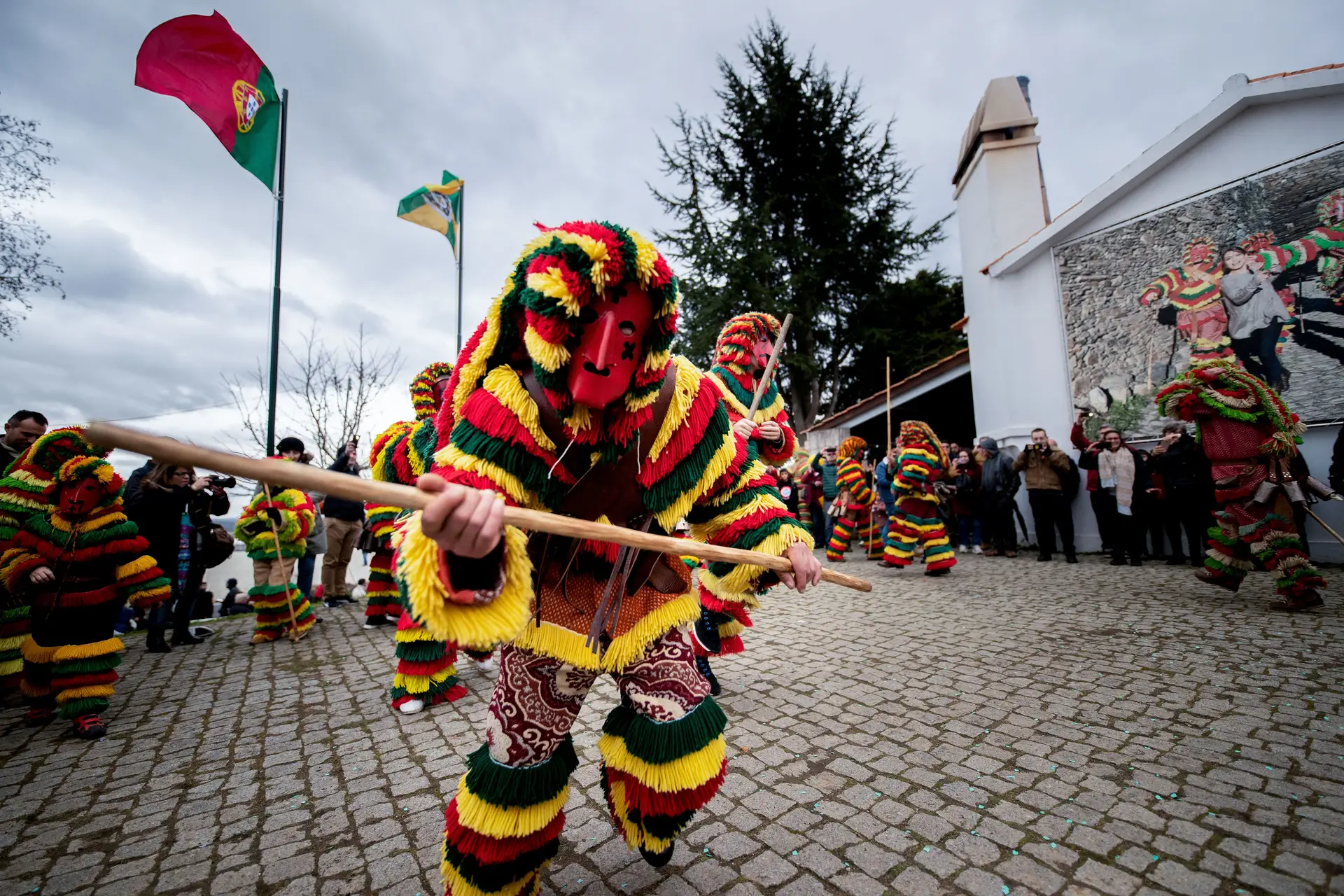 Os Caretos durante o desfile de Carnaval em Podence, Macedo de Cavaleiros.